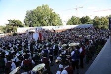 Großkonzert am Rathausplatz 2