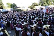 Großkonzert am Rathausplatz 3